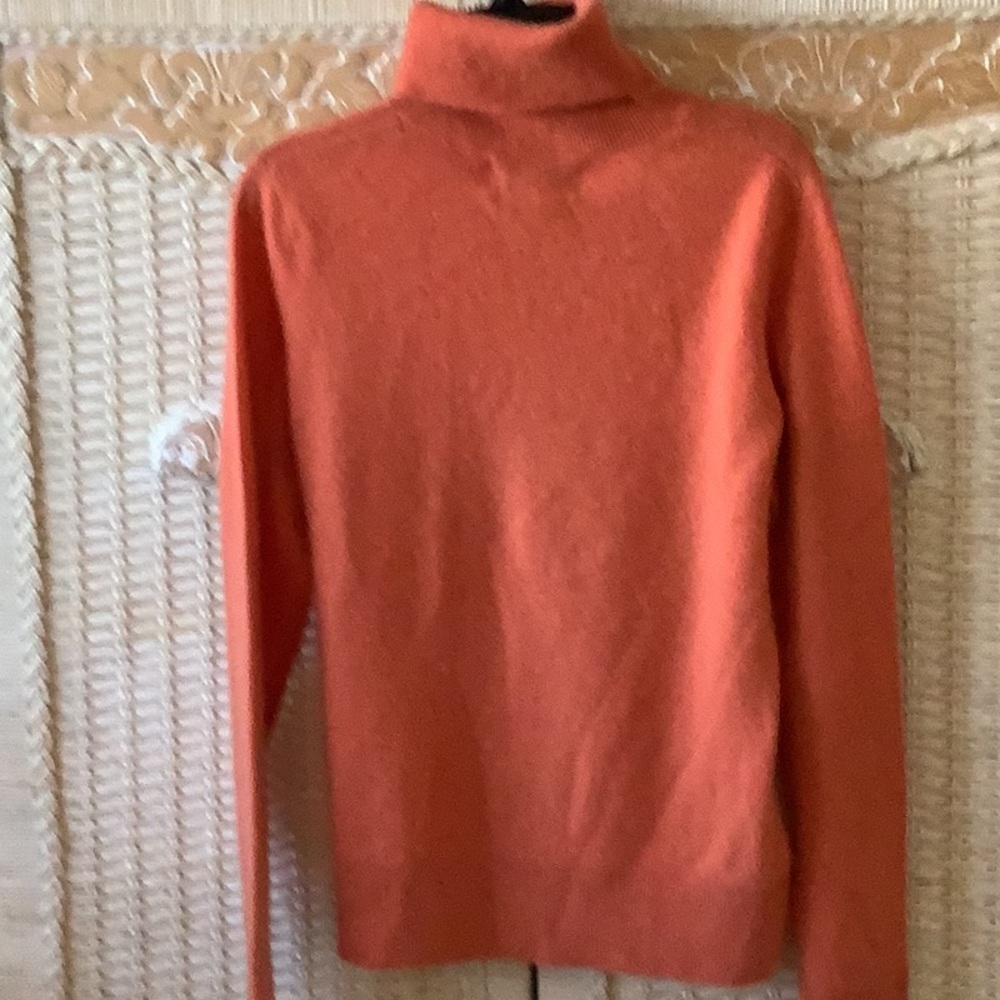 Gorgeous Cashmere Sweater 💛💛💛 - Picture 8 of 8